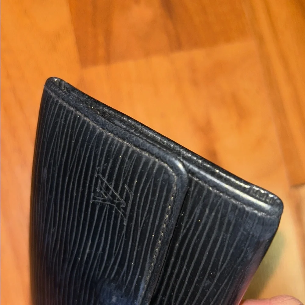 Authentic Louis Vuitton Epi Leather 6 Key Holder Wallet
